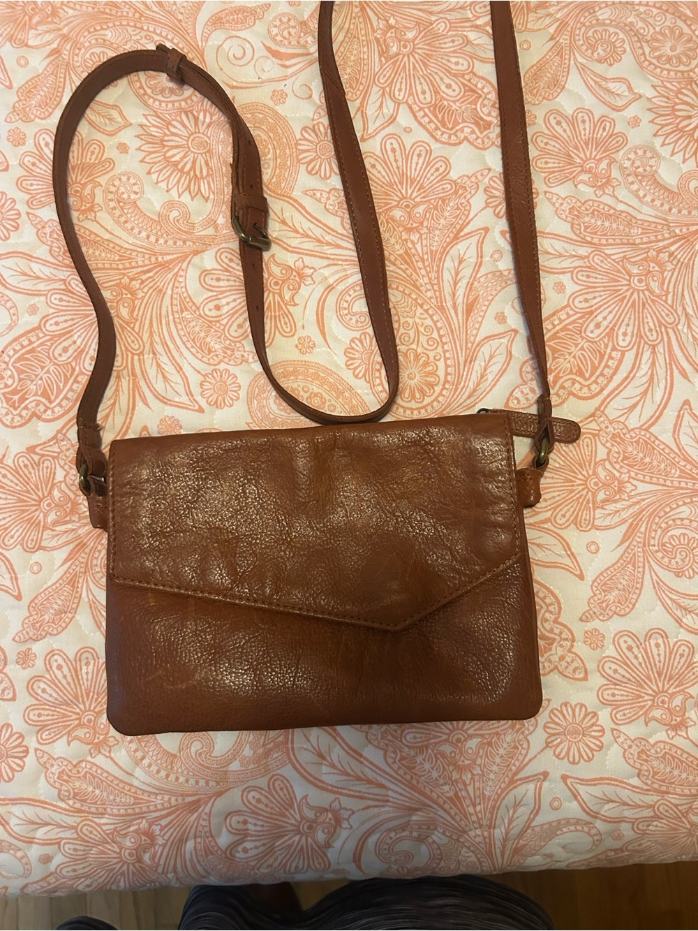 Vilenca Leather Envelope Crossbody Bag - Brown